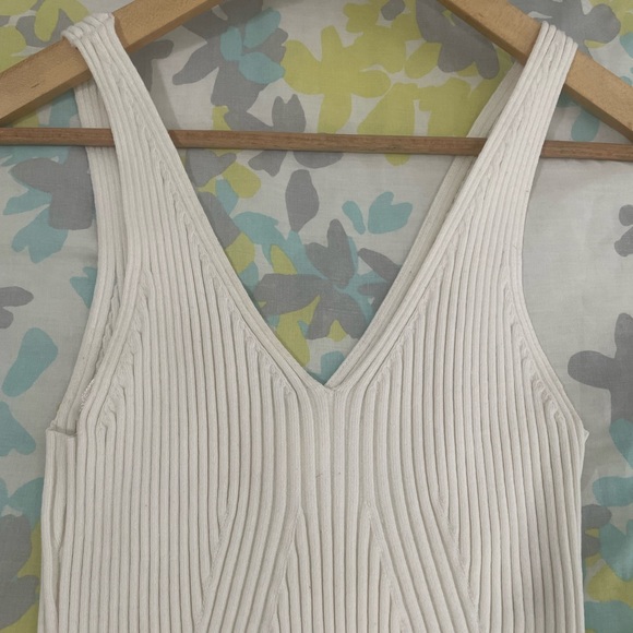 H&M Ribbed Dress
White/Off-White
Size: Small - Picture 2 of 4